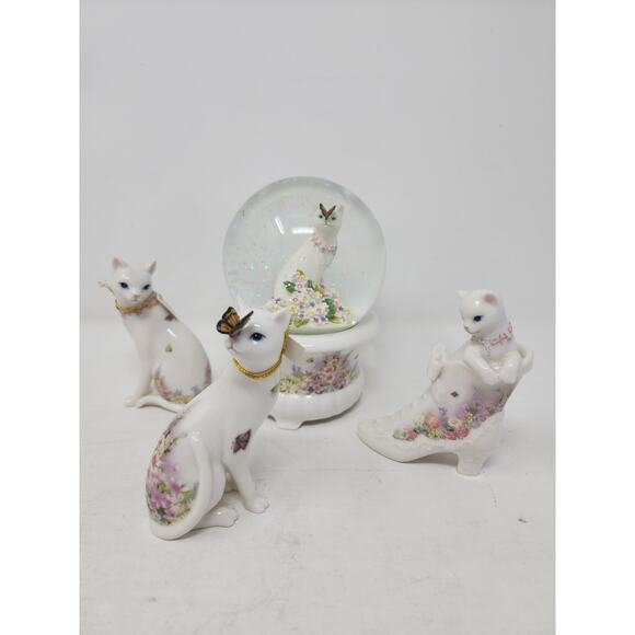Westland KittyKats Figurines White Floral Cats Butterfly Musical Snow Globe (4) - Picture 1 of 15